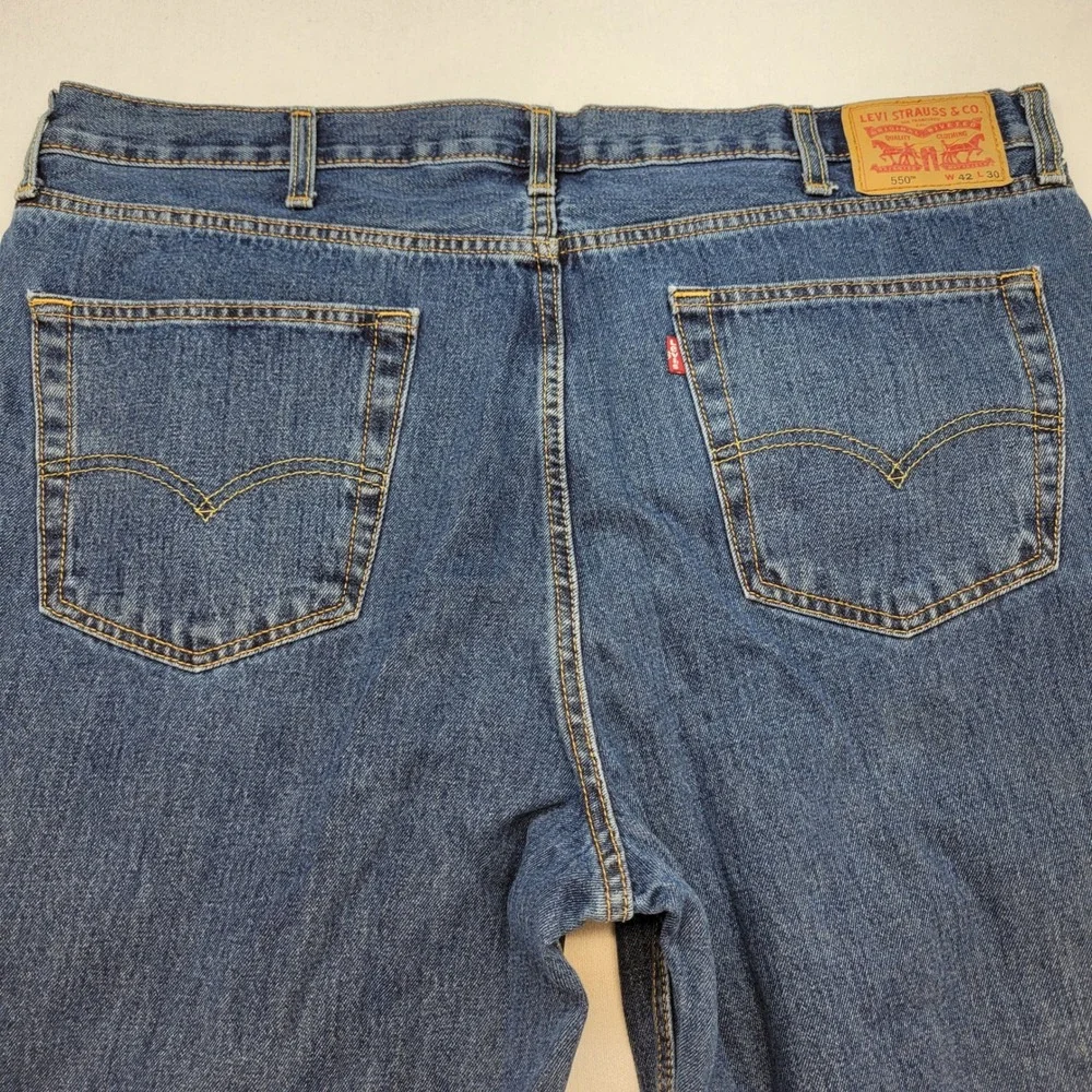 Levi's 550 Jeans Mens 42x30 Blue Relaxed Tapered Leg Medium Wash Denim